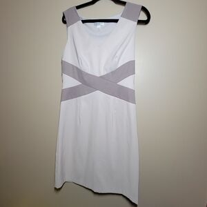 💚Dressbarn Cream‎ and White Sleeveless Dress Size 10